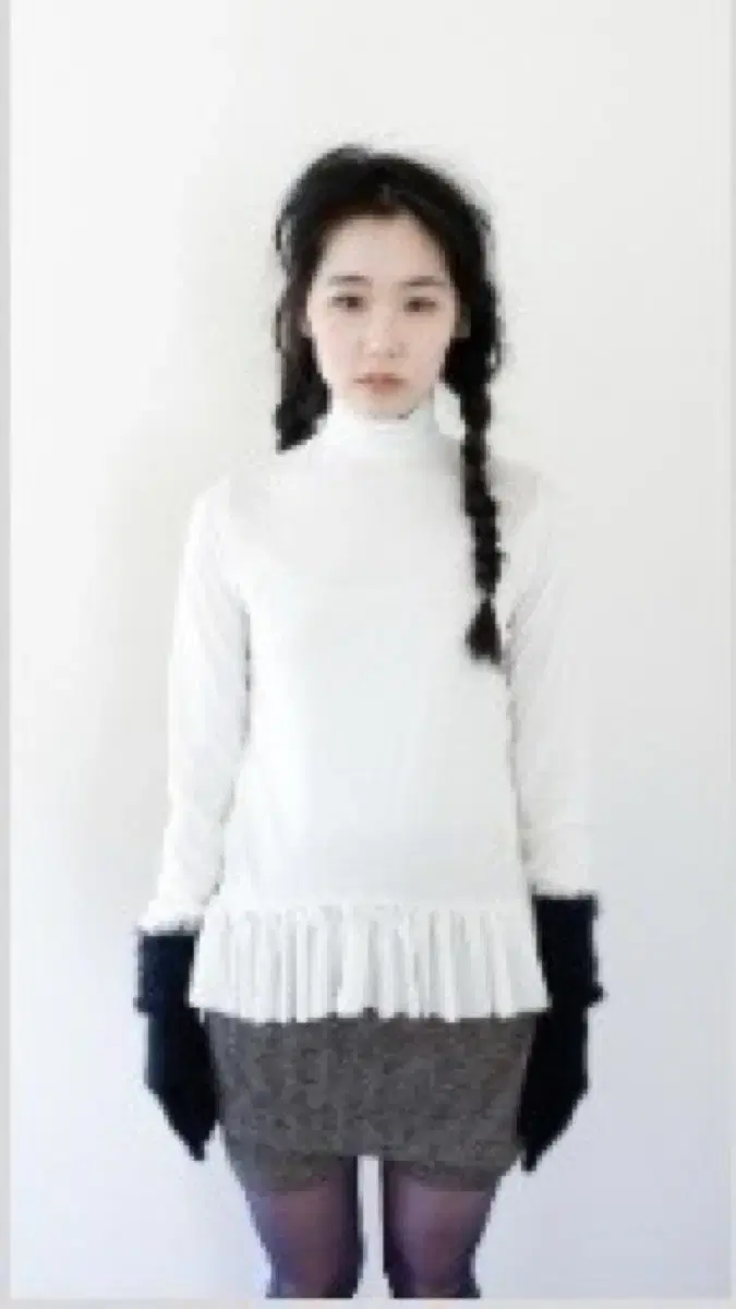 샵페어리 frill trim turtleneck top 아이보리